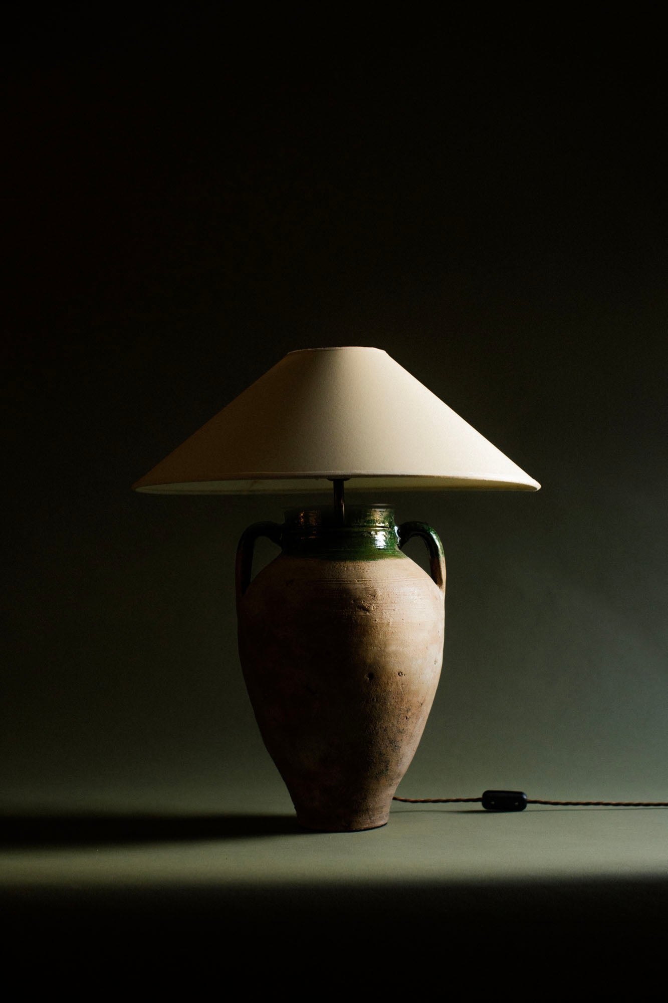 Verdant Rim Terracotta Lamp