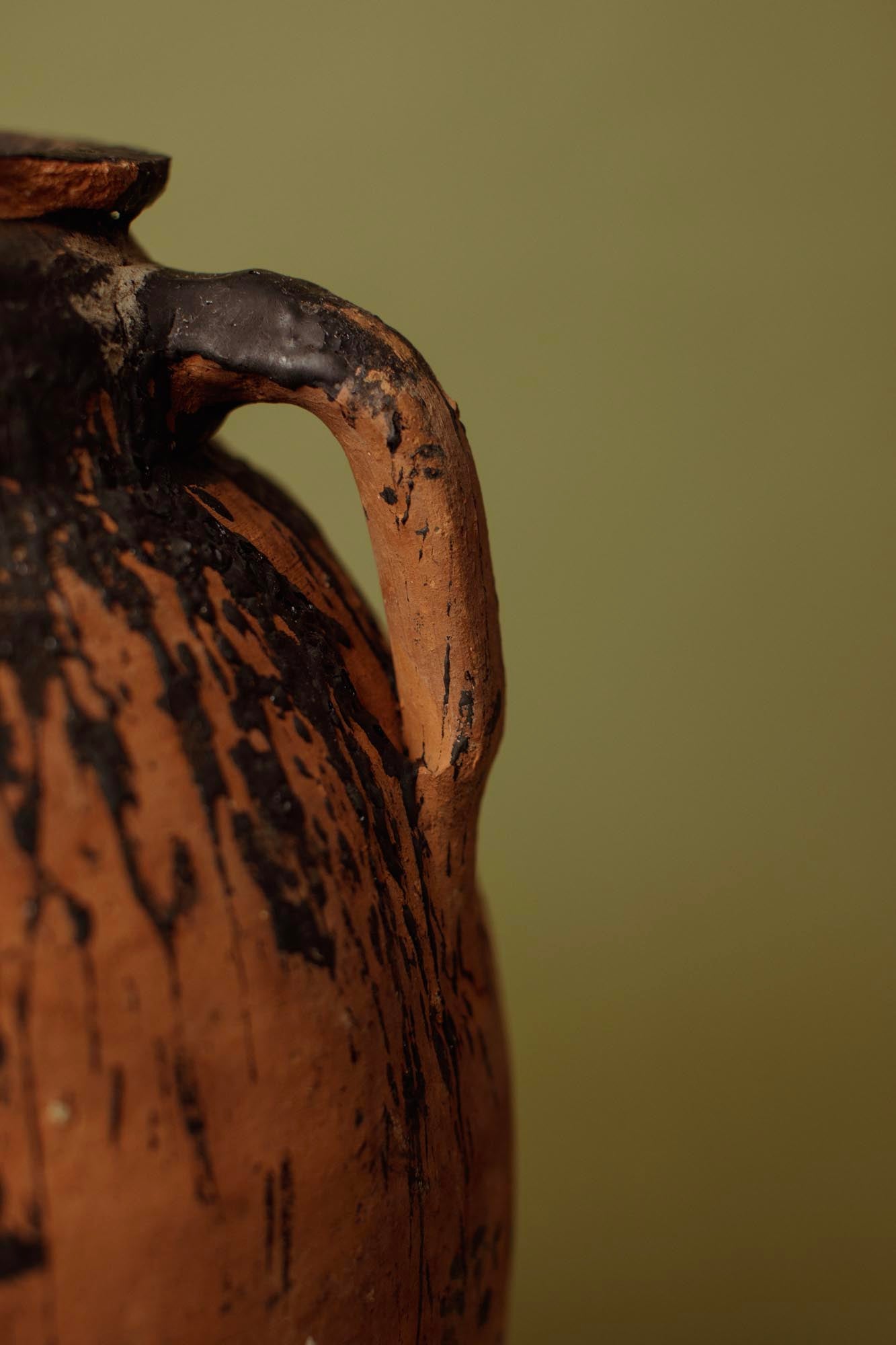 Blackened Glaze Olive Pot