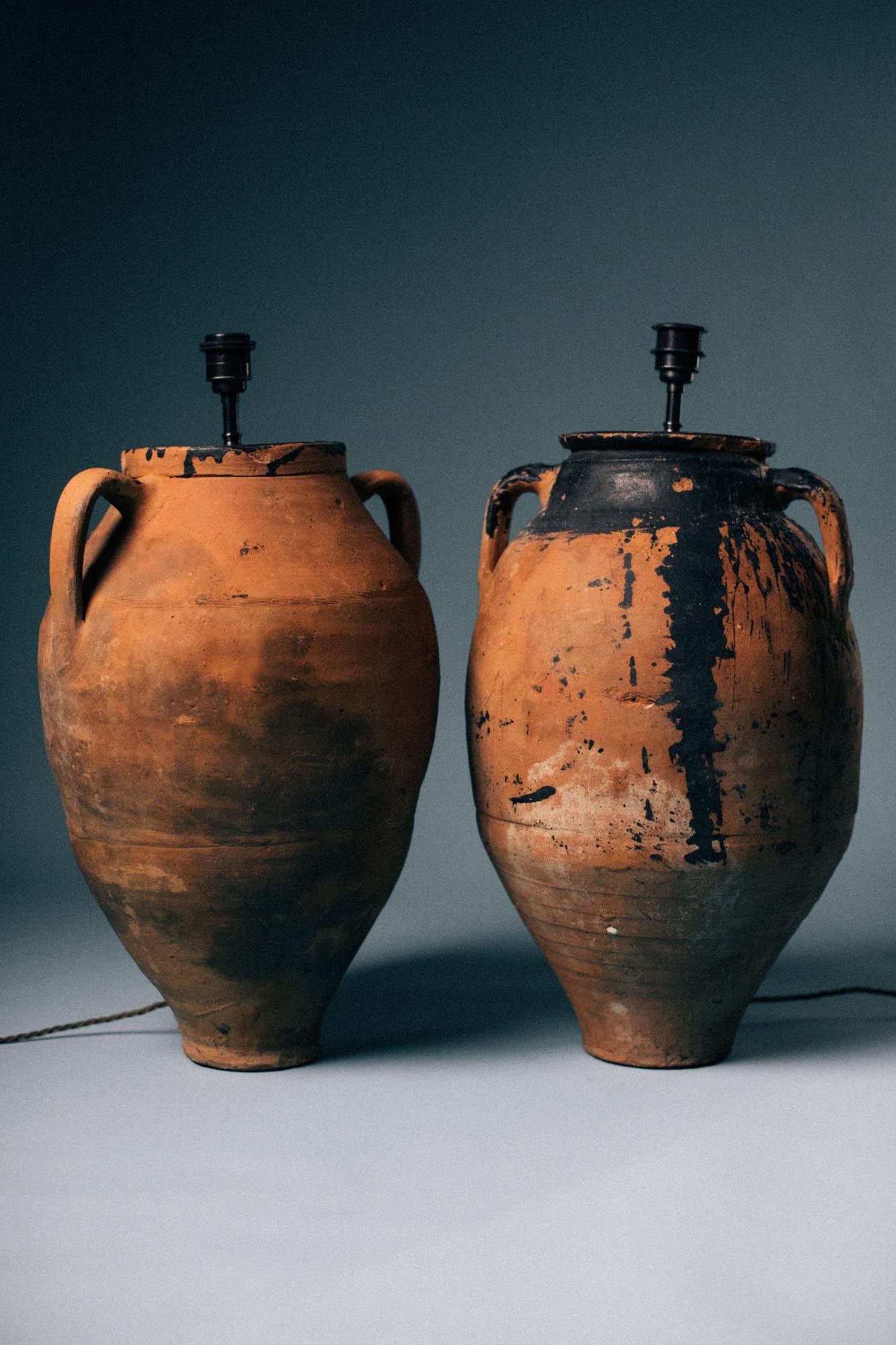 Black-Rim Terracotta Pot Lamp