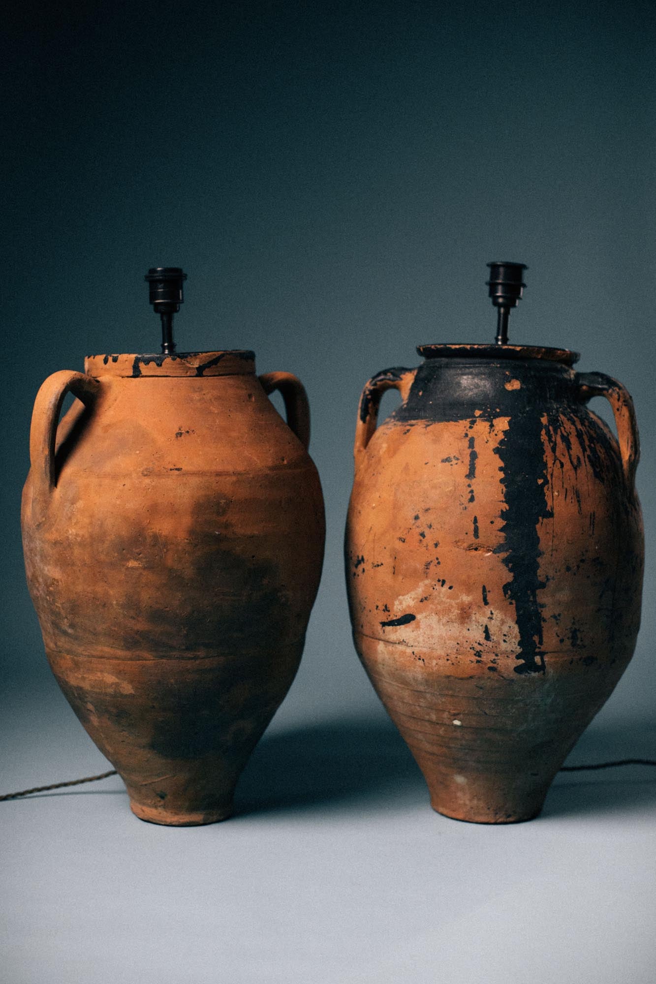 Black-Rim Terracotta Pot Lamp