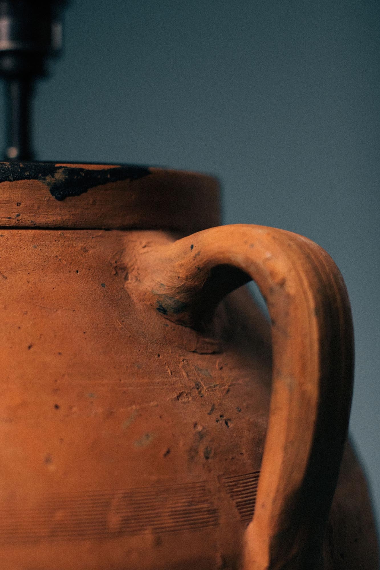 Black-Rim Terracotta Pot Lamp