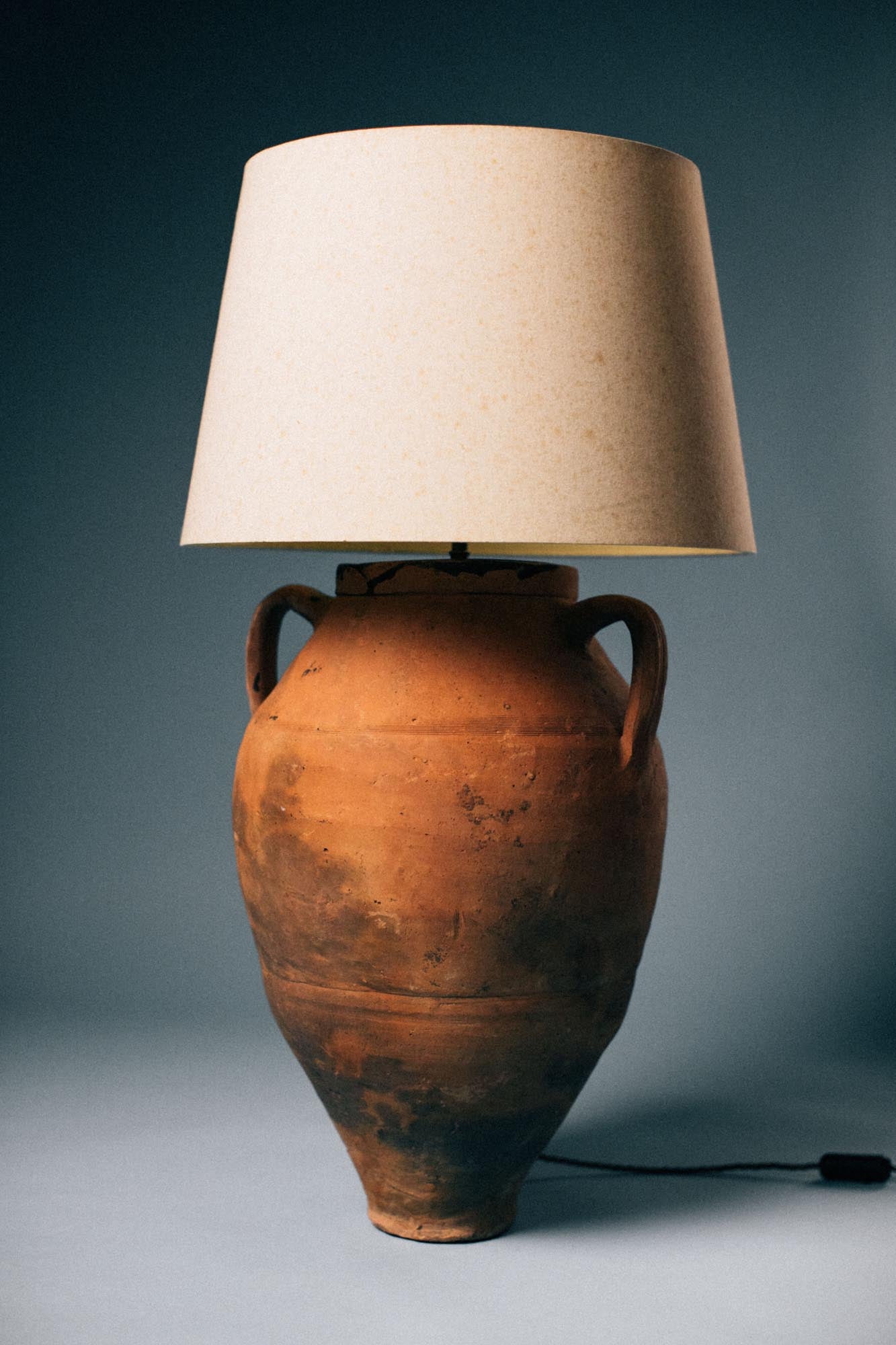 Black-Rim Terracotta Pot Lamp