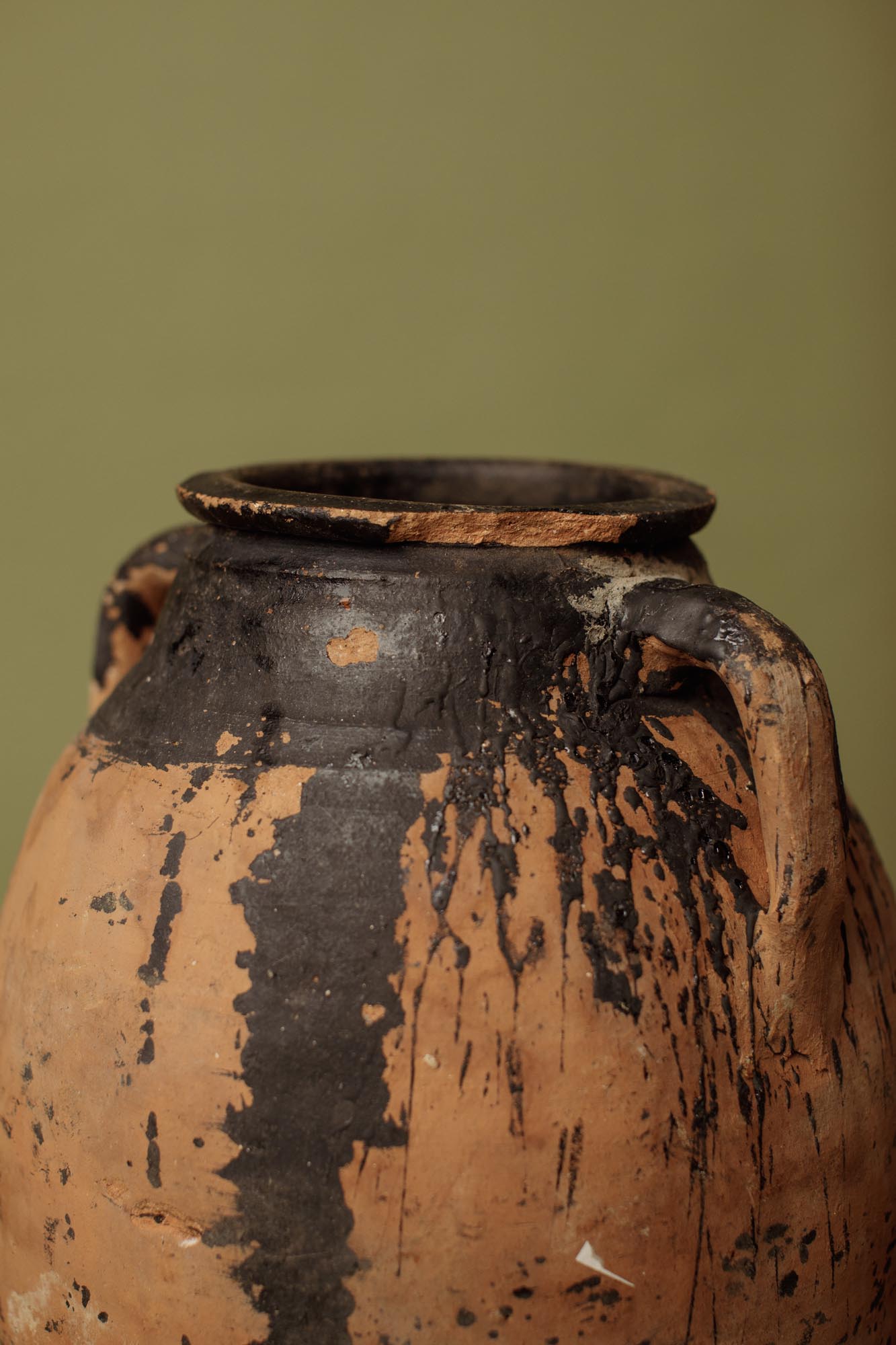 Blackened Glaze Olive Pot