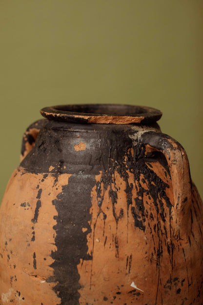 Blackened Glaze Olive Pot