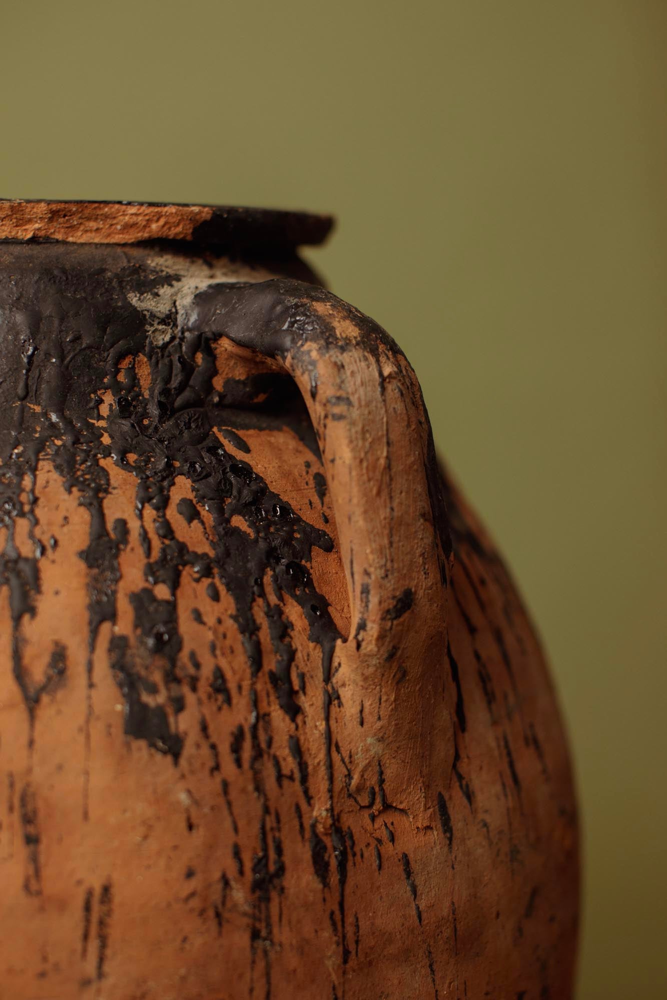 Blackened Glaze Olive Pot