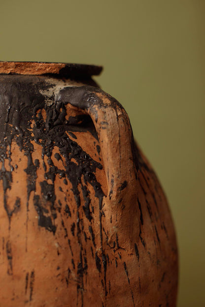 Blackened Glaze Olive Pot