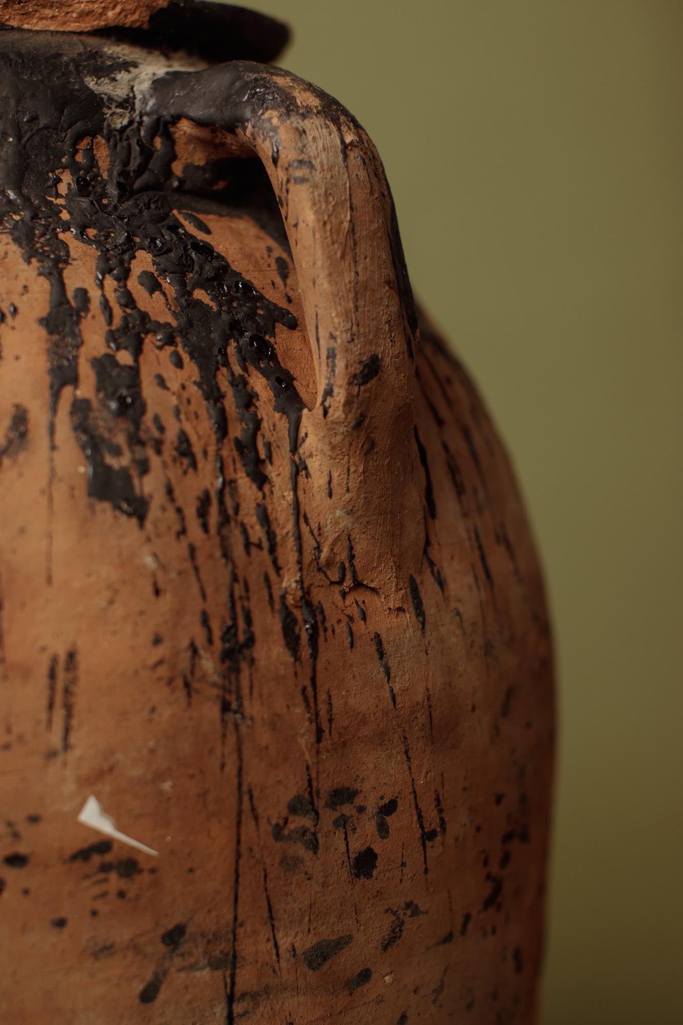 Blackened Glaze Olive Pot