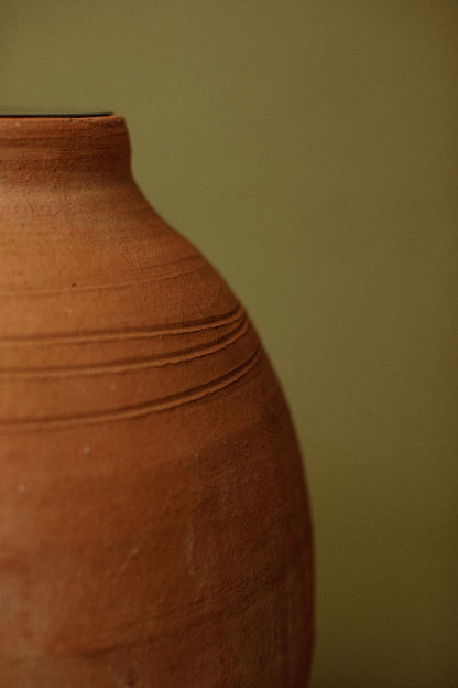 Earth-Red Terracotta Table Lamp