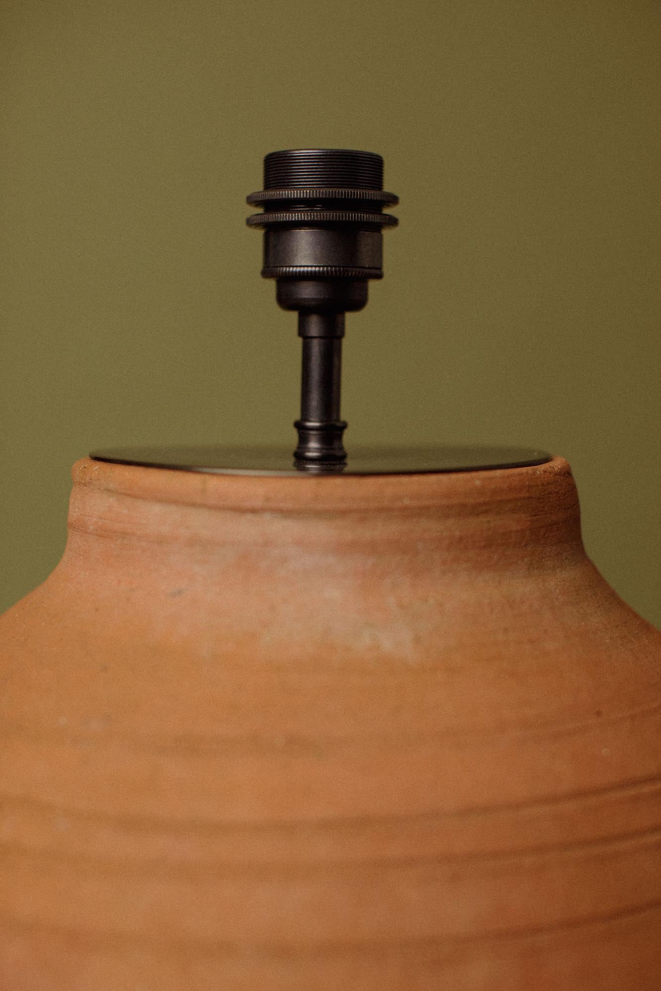 Earth-Red Terracotta Table Lamp