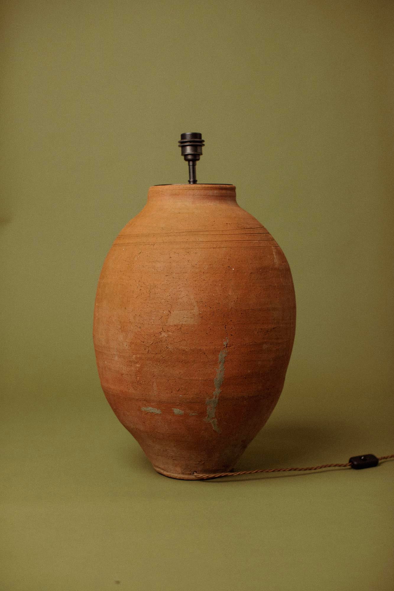 Earth-Red Terracotta Table Lamp
